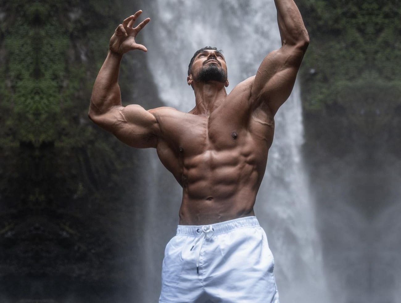 Andrei Deiu stage posing